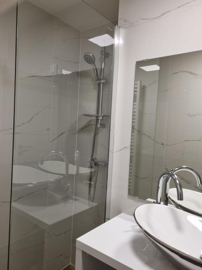 شقة أوسييك  في Apartman Simic المظهر الخارجي الصورة